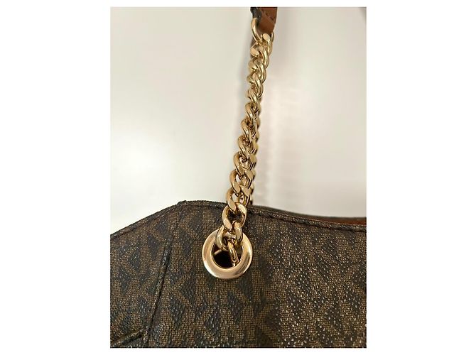 el icónico Michael Kors Jet Set Travel Large Chain Shoulder Tote - vista 16