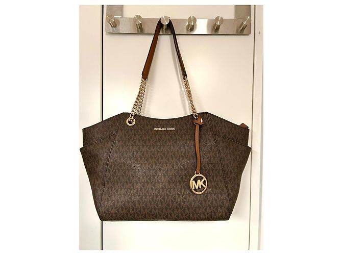 el icónico Michael Kors Jet Set Travel Large Chain Shoulder Tote - vista 2