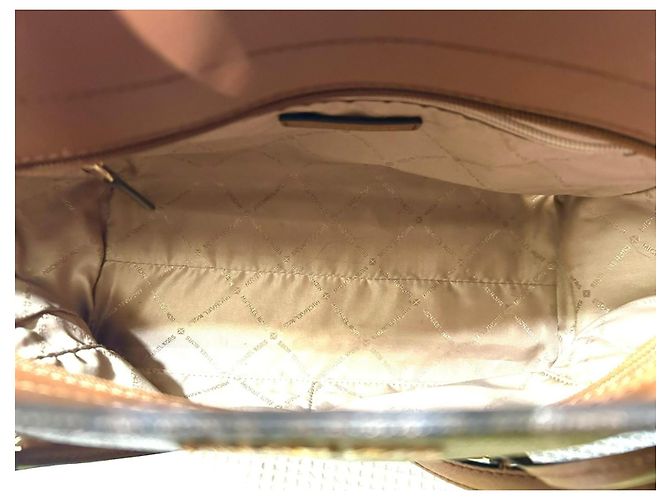 el icónico Michael Kors Jet Set Travel Large Chain Shoulder Tote - vista 3