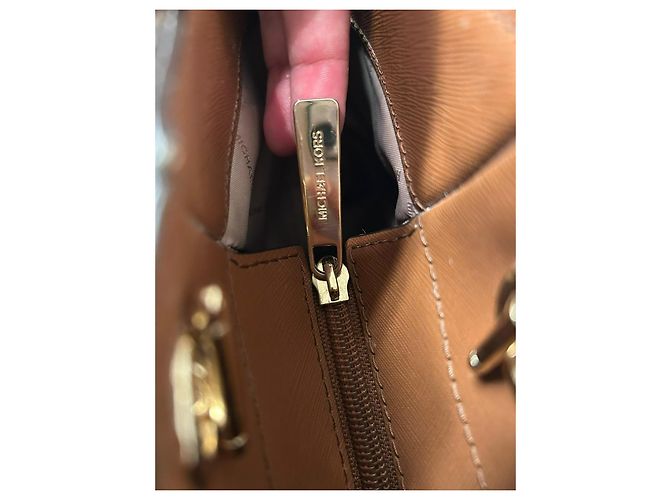 el icónico Michael Kors Jet Set Travel Large Chain Shoulder Tote - vista 9