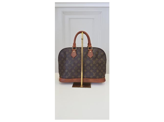 Bolso Louis Vuitton Alma Monogram - vista 3