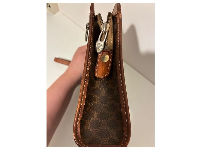 Bolsa de mão em couro marrom Céline Macadam - vista 13