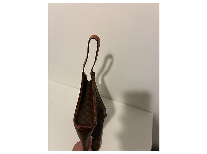 Bolsa de mão em couro marrom Céline Macadam - vista 9