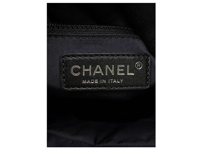 Chanel Paris Biarritz Tote aus beschichtetem Canvas, gesteppt, Schwarz, Small - Ansicht 5