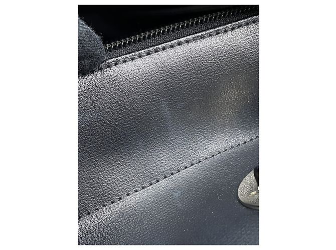 Chanel Paris Biarritz Tote aus beschichtetem Canvas, gesteppt, Schwarz, Small - Ansicht 8