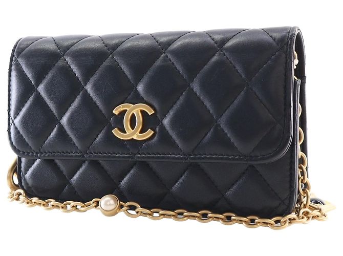 Chanel Carteira Wallet On Chain em pele de cordeiro acolchoada preta com CC, esmalte e pérolas - vista 10