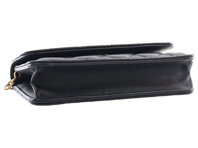 Chanel Carteira Wallet On Chain em pele de cordeiro acolchoada preta com CC, esmalte e pérolas - vista 12