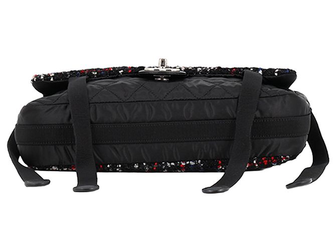 Chanel Black Quilted Tweed and Nylon Astronaut Essentials Flap - vista 4