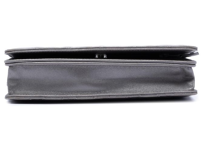 Chanel Silver CC gesteppte metallische Lammleder Wallet On Chain mit Kunstperlen - Ansicht 3