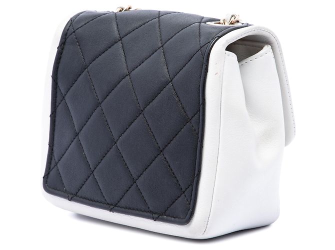 Chanel Mini Square Calfskin Graphic Flap Crossbody Nero - vista 2