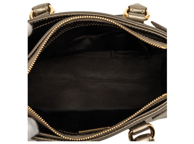 Salvatore Ferragamo Borsa Satchel Gancini Batik in pelle metallizzata oro Ferragamo - vista 4