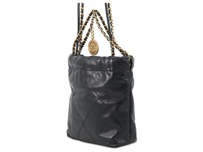 Borsa Chanel 22 Mini in vitello lucido nero - vista 2