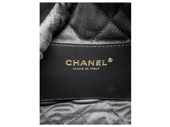 Borsa Chanel 22 Mini in vitello lucido nero - vista 5