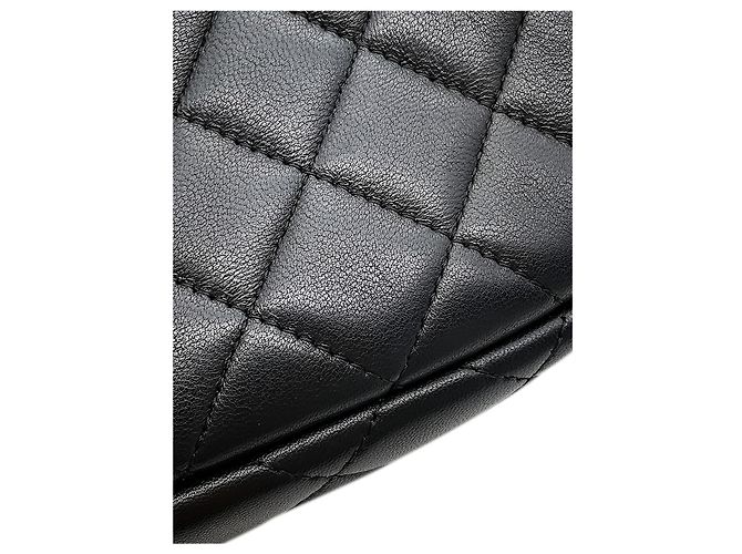 Chanel Small CC Quilted Camera Bag aus schwarzem Lammleder - Ansicht 10