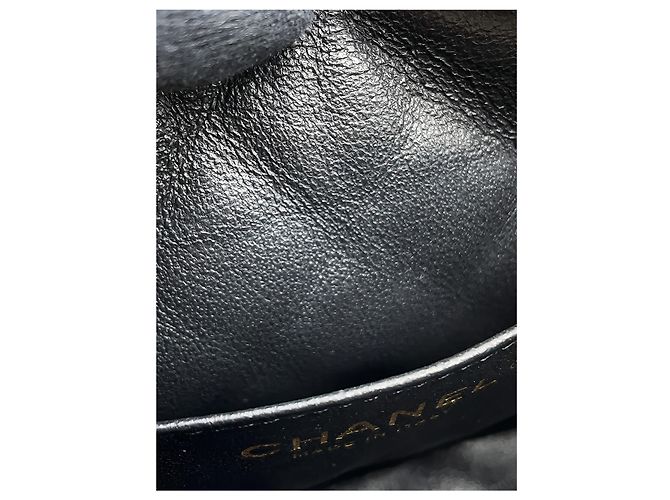 Chanel Small CC Quilted Camera Bag aus schwarzem Lammleder - Ansicht 11