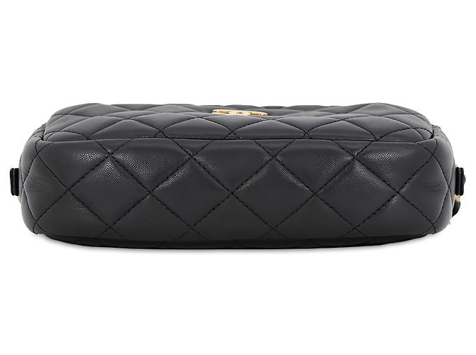 Chanel Small CC Quilted Camera Bag aus schwarzem Lammleder - Ansicht 3