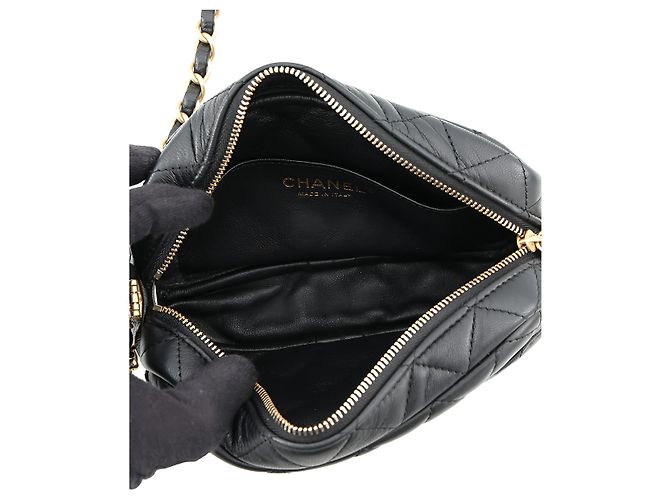 Chanel Small CC Quilted Camera Bag aus schwarzem Lammleder - Ansicht 4
