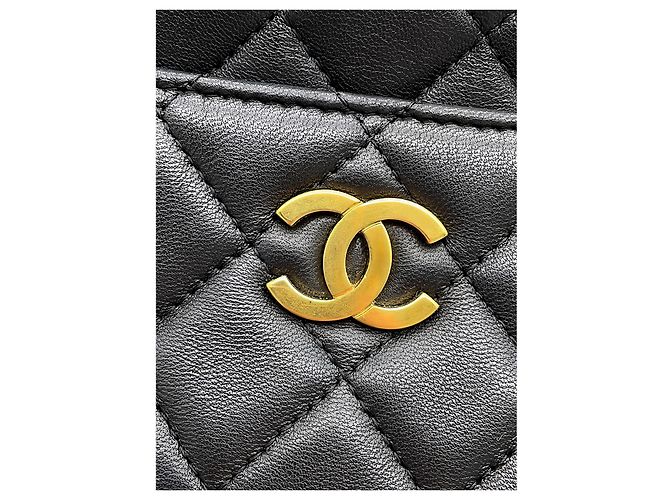 Chanel Small CC Quilted Camera Bag aus schwarzem Lammleder - Ansicht 7