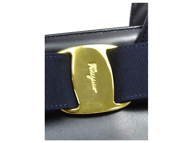 Salvatore Ferragamo Ferragamo Vara Bow Satchel aus schwarzem Leder - Ansicht 10