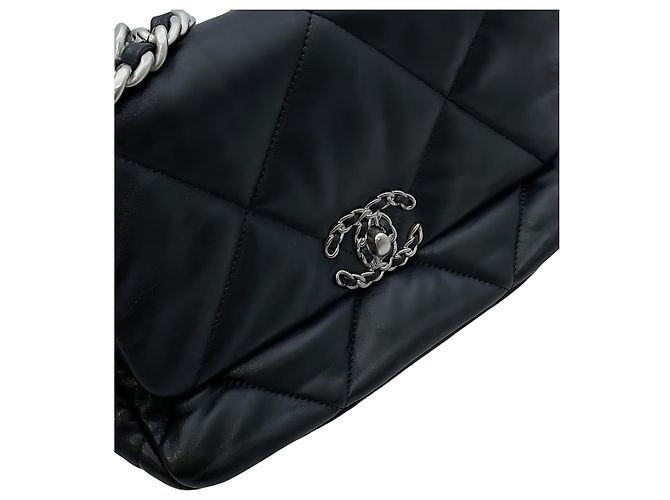 Chanel Black Medium Lambskin 19 Flap - vista 15