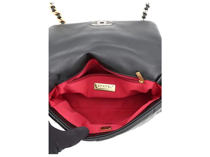 Chanel Black Medium Lambskin 19 Flap - vista 4