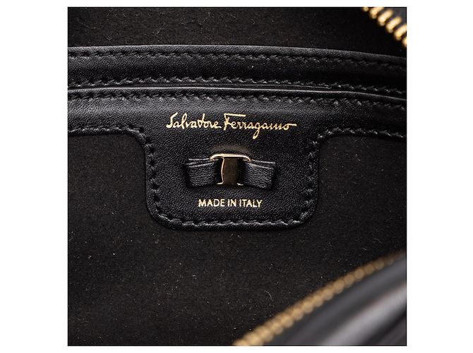 Salvatore Ferragamo Borsa Camera Vara Bow Ferragamo in pelle di vitello liscia nera - vista 5