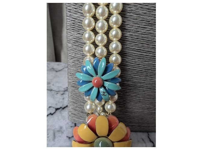 Collier Chanel multi-rangs en perles et fleurs émaillées Blanc Multicolore - vue 19