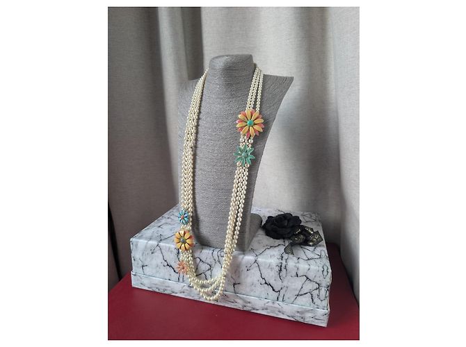Collier Chanel multi-rangs en perles et fleurs émaillées Blanc Multicolore - vue 3