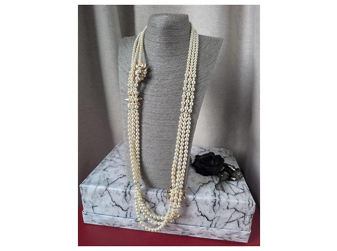 Collier Chanel multi-rangs en perles et fleurs émaillées Blanc Multicolore - vue 4