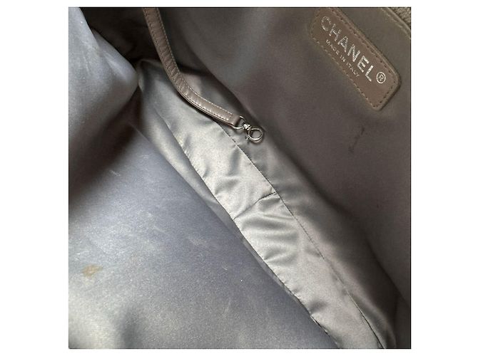 Chanel Tote Bag aus grauem genarbtem Kalbsleder - Ansicht 5