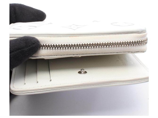 Louis Vuitton Portefeuille Lou LV Ski Monogram Embossed Lambskin Wallet - vista 6