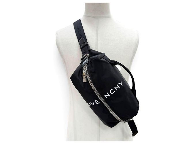 Givenchy Gürteltasche aus Nylon mit 4G-Logo - Ansicht 2