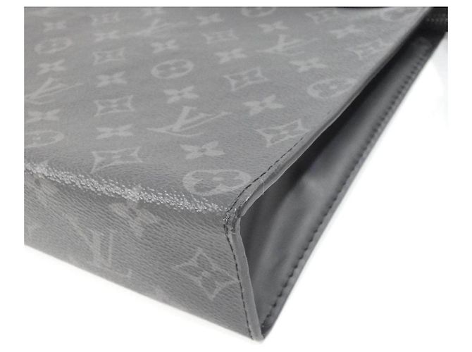 Louis Vuitton Pochette Voyage Monogram Eclipse Pouch - vista 2