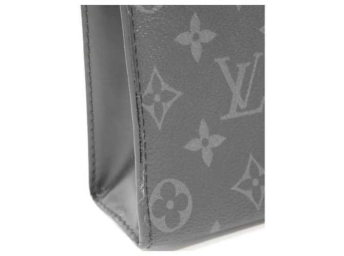 Louis Vuitton Pochette Voyage Monogram Eclipse Pouch - vista 3
