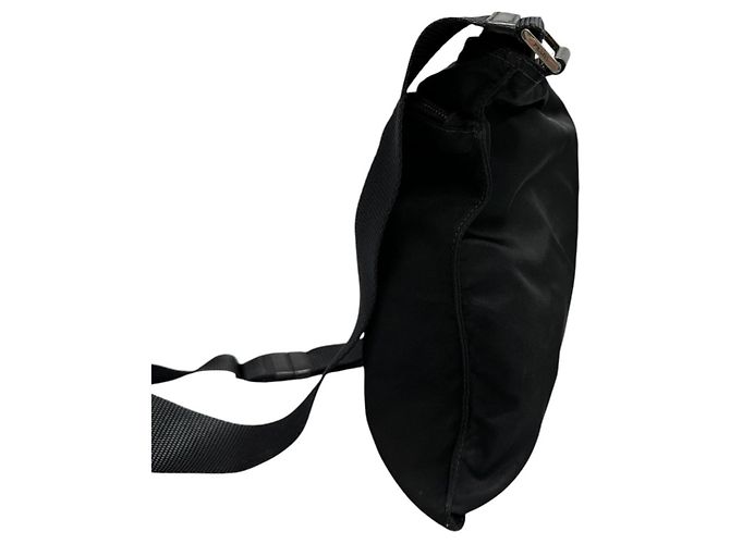 Prada Nylon Tessuto Schultertasche mit Dreiecks-Logo - Ansicht 4