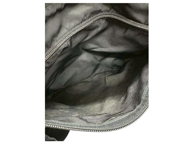 Prada Nylon Tessuto Schultertasche mit Dreiecks-Logo - Ansicht 8
