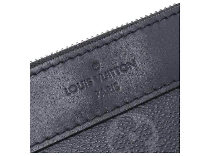 Louis Vuitton Pochette Discovery Monogram Eclipse Pouch - vista 6