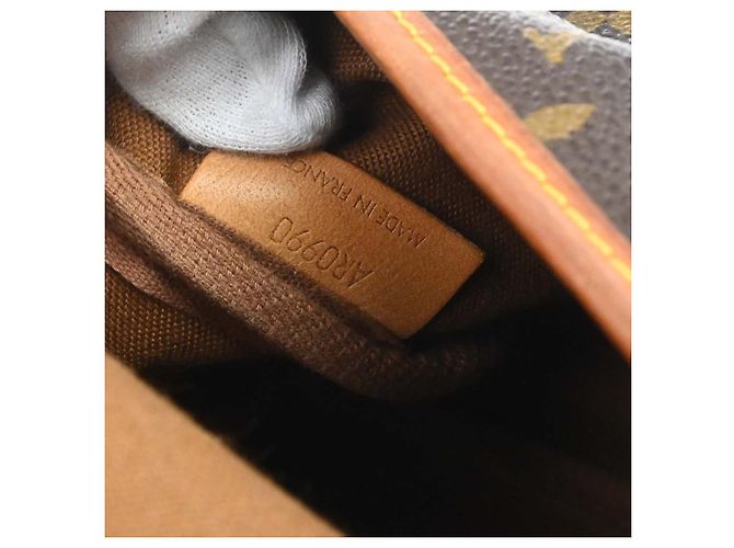 Louis Vuitton Saumur Monogram Canvas 30 - vue 5