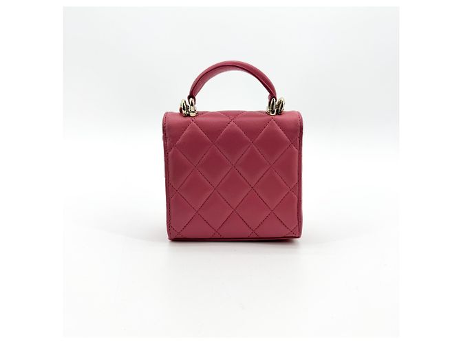 Chanel Square Classic Flap Top Handle Clutch with Chain Quilted Lambskin - vista 2