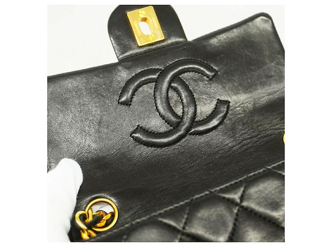 Bolsa de Ombro Mini Matelassé com Corrente Chanel - vista 11