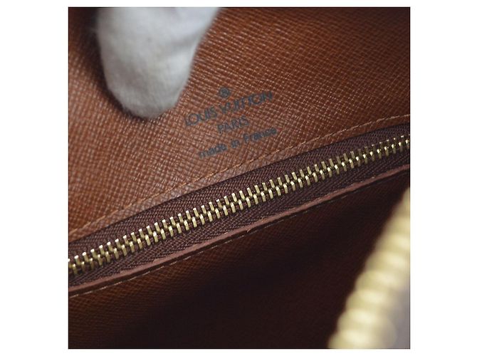 Louis Vuitton Boulogne Monogram Canvas 30 - Ansicht 4