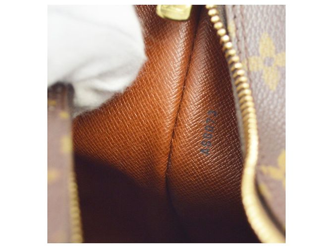 Louis Vuitton Boulogne Monogram Canvas 30 - Ansicht 5