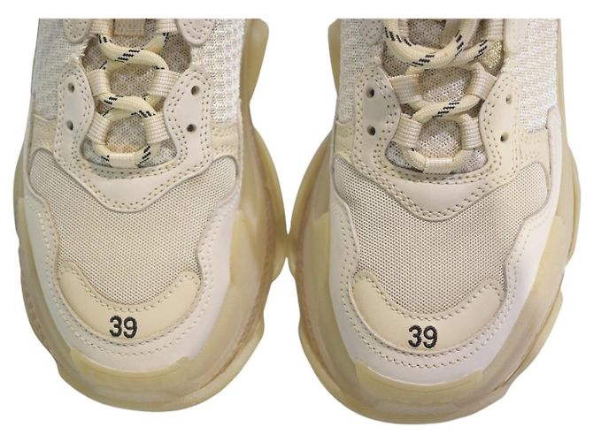 Balenciaga Triple S Clear Sole Sneakers Vanilla Beige - vista 13