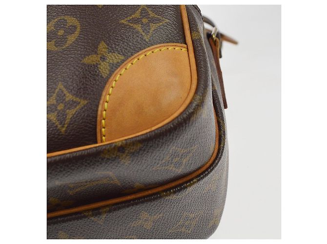 Bolso de hombro Louis Vuitton Nil Monogram Canvas Castaño - vista 7