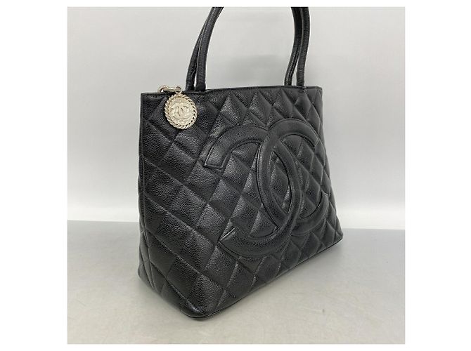 Chanel Tote Bag aus schwarzem genarbtem Kalbsleder - Ansicht 2