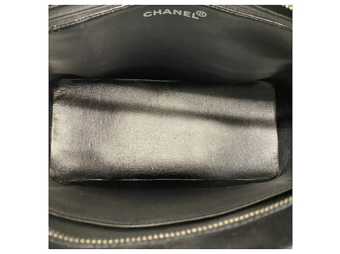Chanel Tote Bag aus schwarzem genarbtem Kalbsleder - Ansicht 4