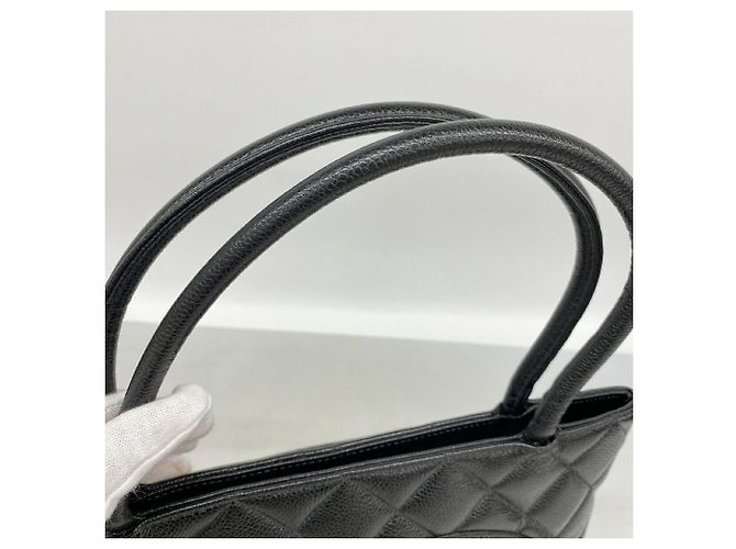 Chanel Tote Bag aus schwarzem genarbtem Kalbsleder - Ansicht 9