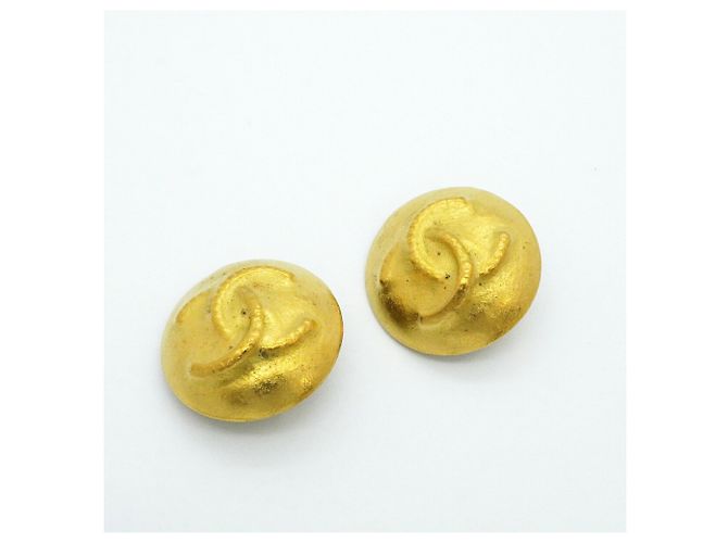 Pendientes de clip Chanel chapados en oro - vista 2
