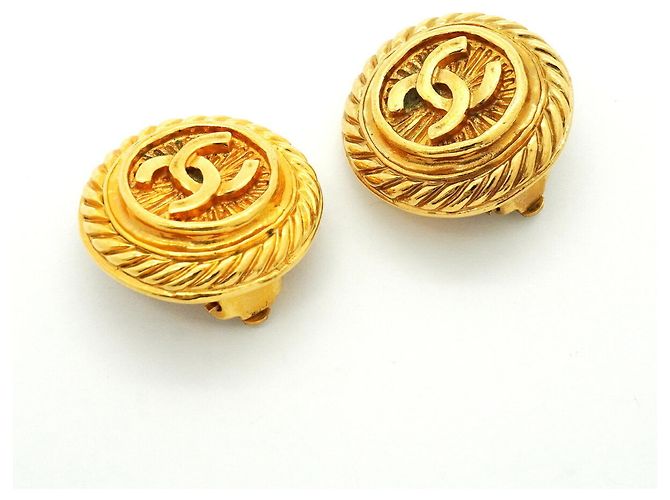 Pendientes de clip Chanel Coco Mark Circle Gold - vista 2