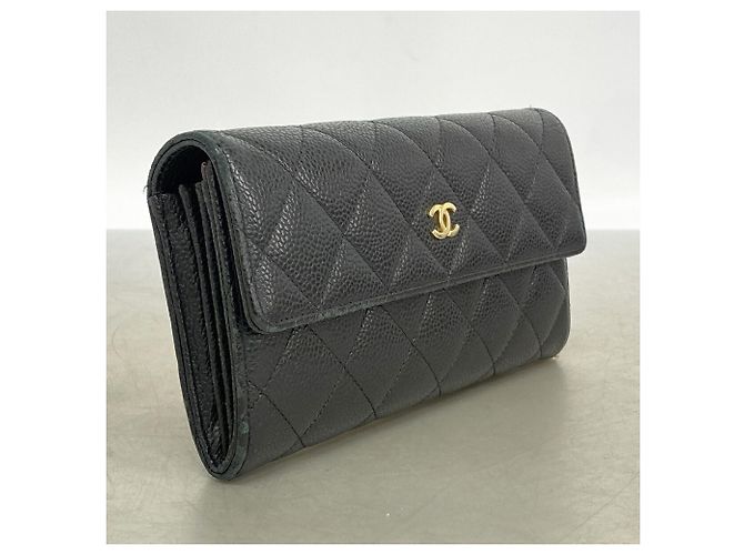 Cartera larga Chanel Matelassé en piel caviar negra - vista 2